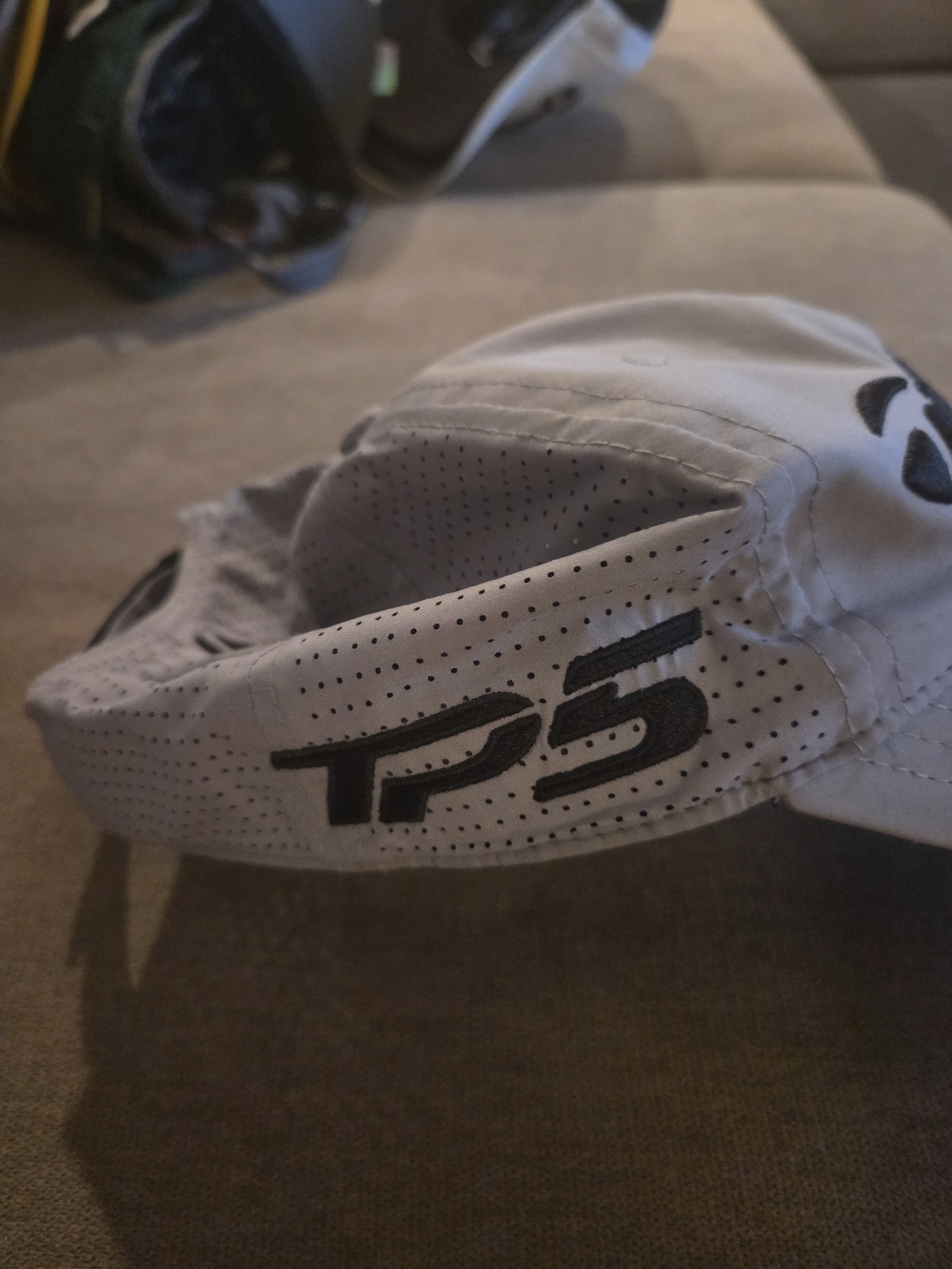 TaylorMade Light Gray Golf Cap - Picture 2 of 5